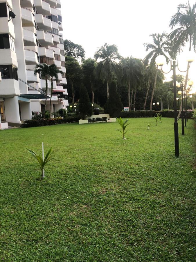 Beach Resort 7 Home Stay Sri Sayang Apartment Batu Ferringhi 3Bedroom Exterior foto